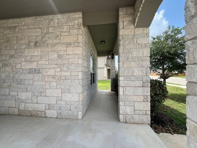 Building Photo - Beautiful 3/2 home in Oak Creek Estates,  ...