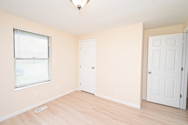Building Photo - 6171 Little Creek Ct