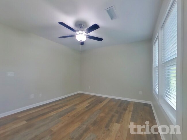 Building Photo - 1820 Crestwood Dr NW