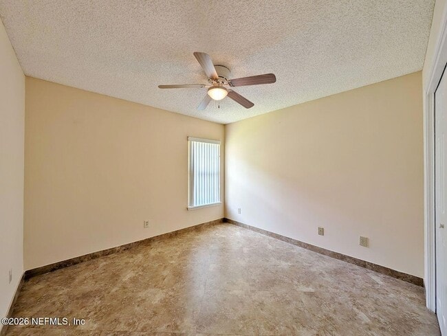 Building Photo - 2413 Cedar Trace Dr W