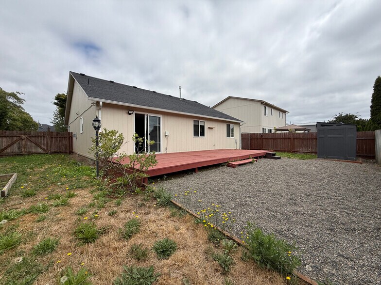 Building Photo - 15503 NE 84th St