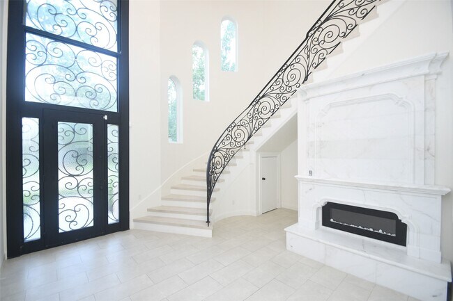 Building Photo - 422 Mignon Ln