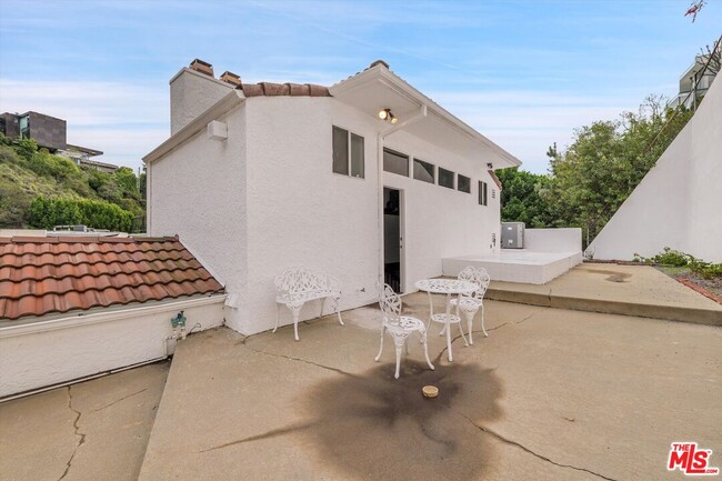 Building Photo - 1713 Queens Ct