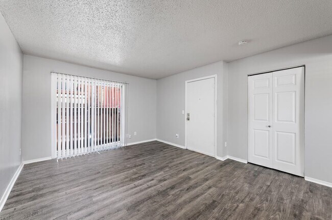 Building Photo - Baltimore Plaza