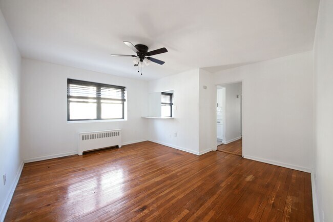 Building Photo - 165 Vroom St