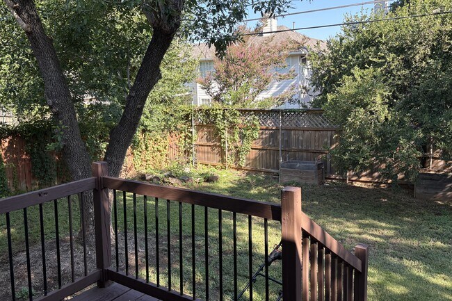 Building Photo - 4006 Hillside Dr