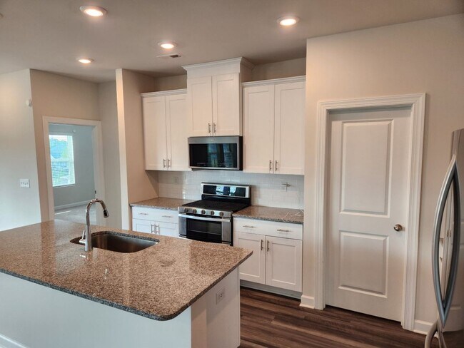 Building Photo - Charming 3-Bedroom, 2-Bathroom Single-Family Home in The Vineyards of Charlotte