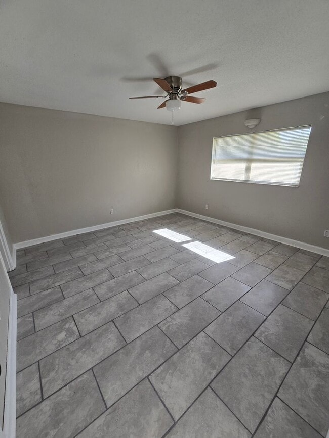 Building Photo - 2217 Villano Ave