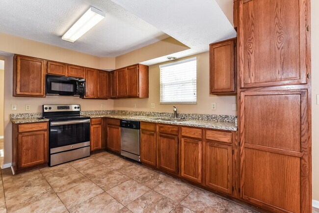 Building Photo - 7551 Rogers Dr