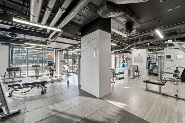 Building Photo - 2020 N Lincoln Park W