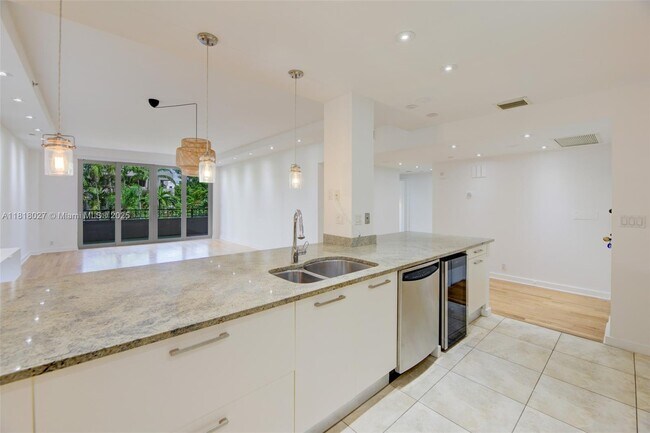 Building Photo - 151 Crandon Blvd