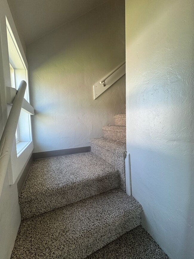 Building Photo - (OCK) 3-Bed 1-Bath Fully Renovated Home