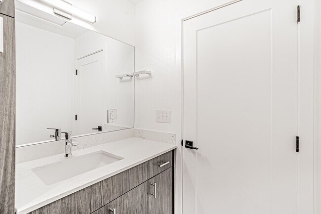 Building Photo - Contemporary 3BD, 2.5BA Edgewood Home with Fenced Yard and Carport