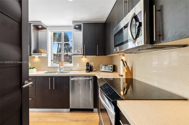 Building Photo - 19216 Fisher Island Dr