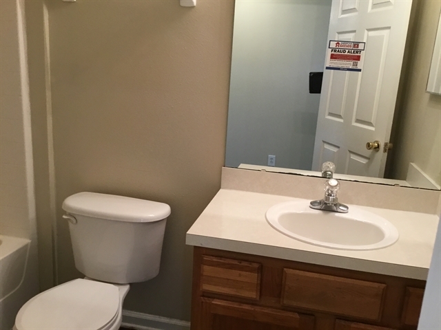 Building Photo - 2702 Fox Creek Dr E