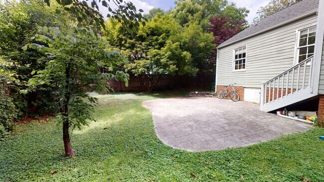 Building Photo - Adorable Plaza Midwood Bungalow For Rent