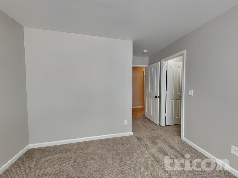 Building Photo - 4976 Mt Hope Dr