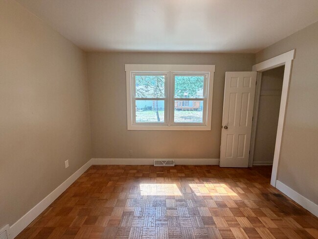 Building Photo - 5729 Ridgebrook Ave SE