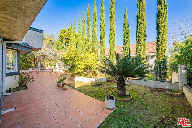 Building Photo - 3860 Cazador St