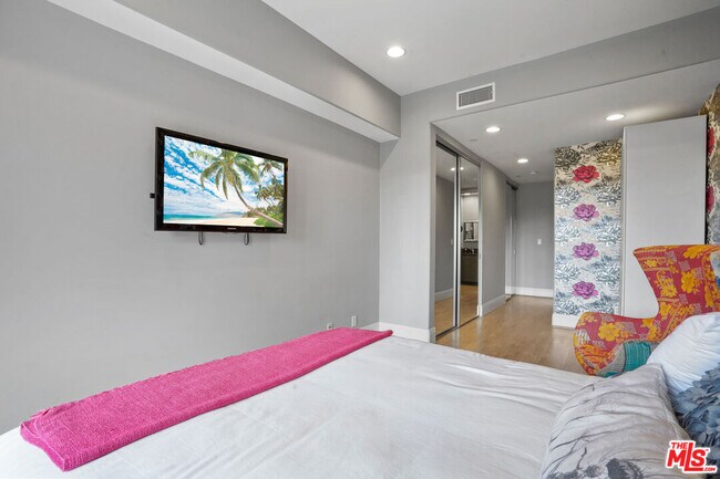 Building Photo - 16123 W Sunset Blvd