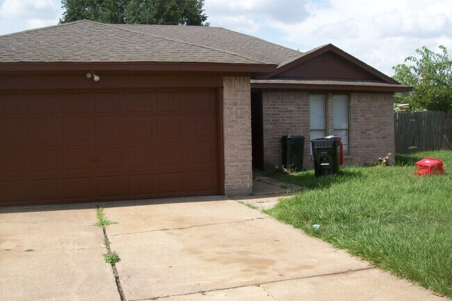 Primary Photo - 10526 Crescent Moon Dr