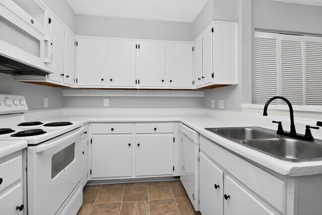 Building Photo - 4804-C Spring Lake Drive