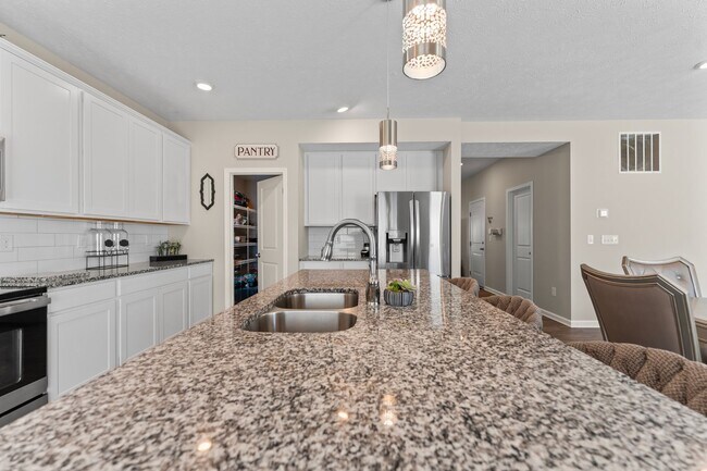Building Photo - 8609 Warbler Br Wy