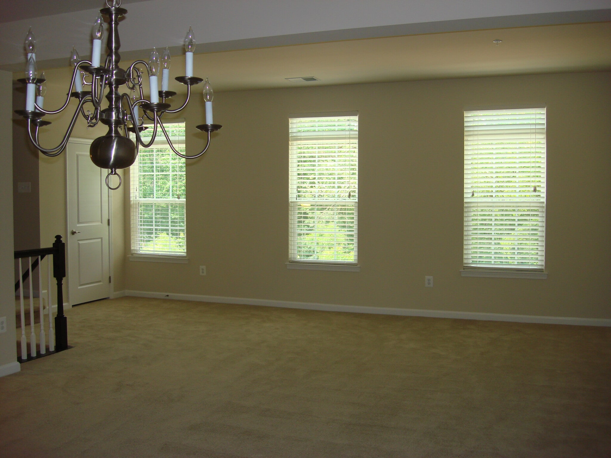 Building Photo - 340 Chessington Dr