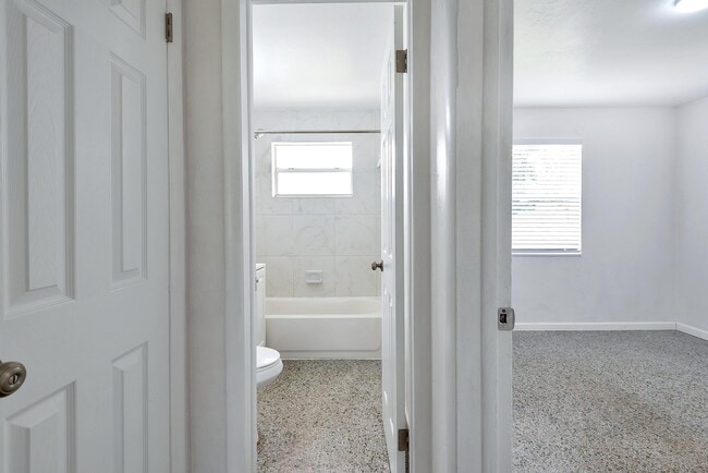 Building Photo - 4882 Jefferson Rd