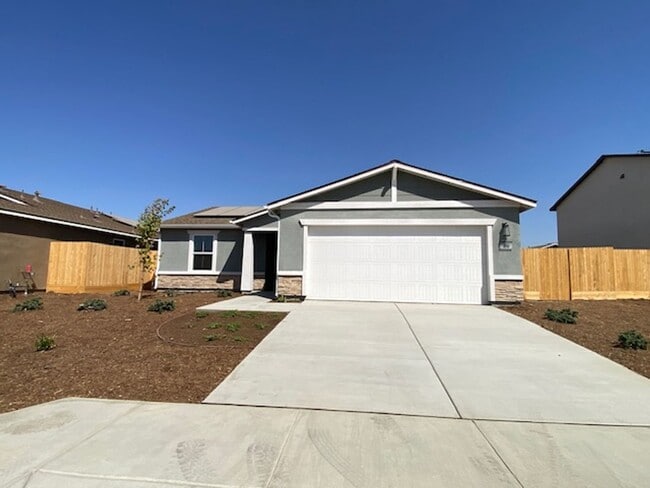 Building Photo - Tulare smart home, DR HORTON built home coming soon! Energy efficient