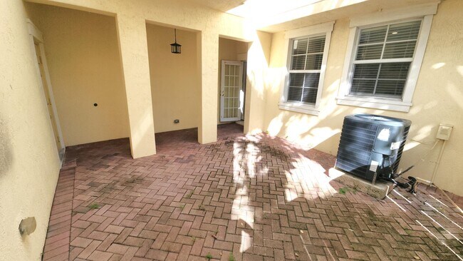 Building Photo - 909 NW 18th Ave