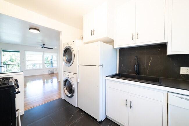 Building Photo - 11638 Riverside Dr