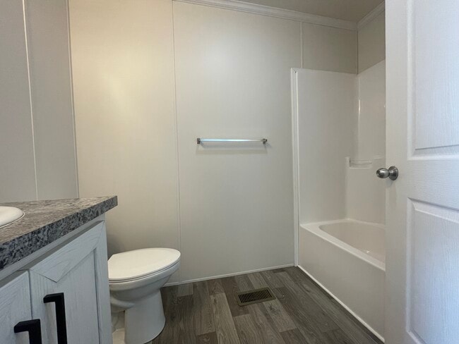 Building Photo - 16242 Frontenac Ave