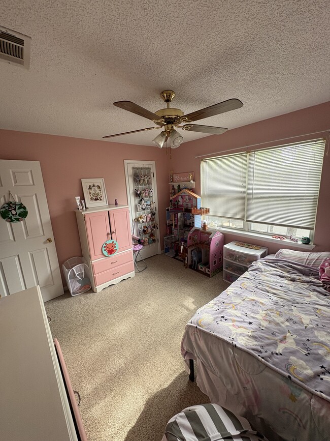 Building Photo - 106 Porter Way