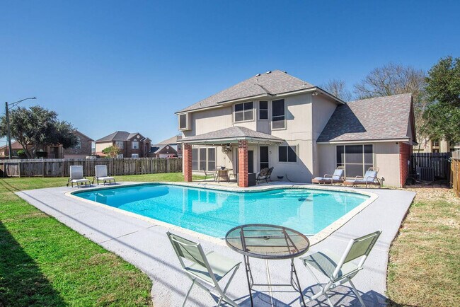 Building Photo - 7418 Lake Livingston Dr