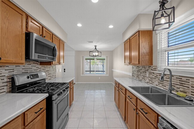 Building Photo - 2302 Doverglen Dr