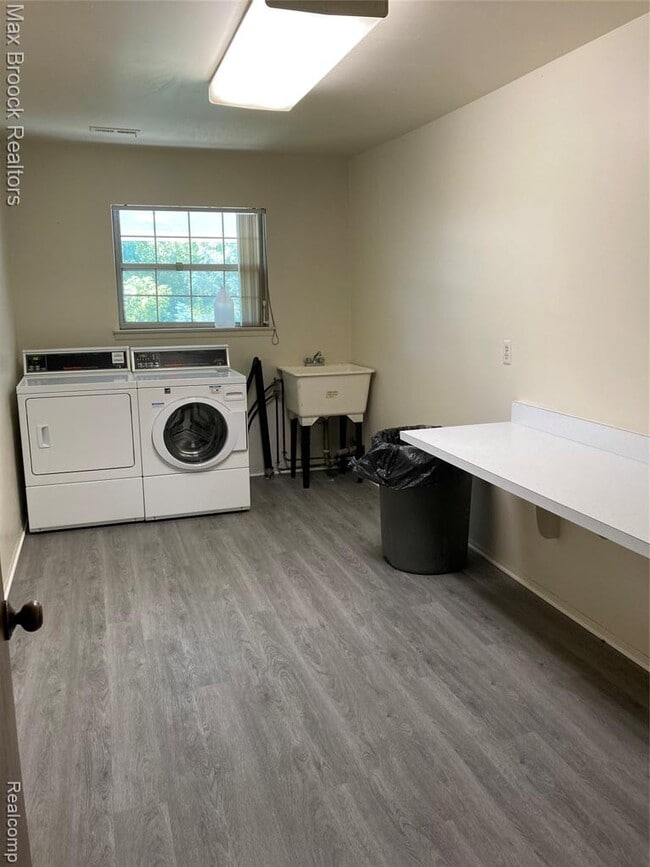 Building Photo - 31045 Pheasant Run St