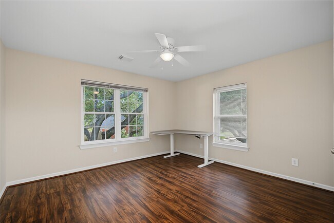 Building Photo - 14135 Swallowfield Dr