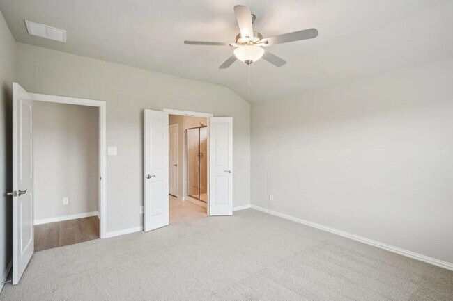 Building Photo - 512 Midnight Oak Dr