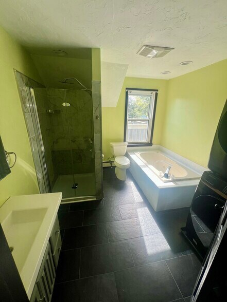 Bathroom - 23 Russell St