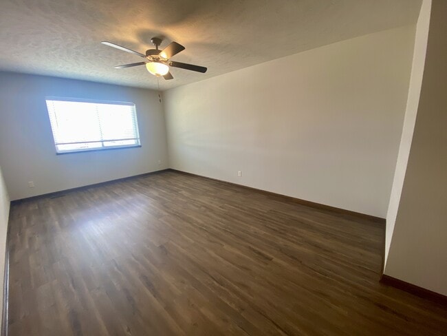 Building Photo - 135 W Samuel Ave