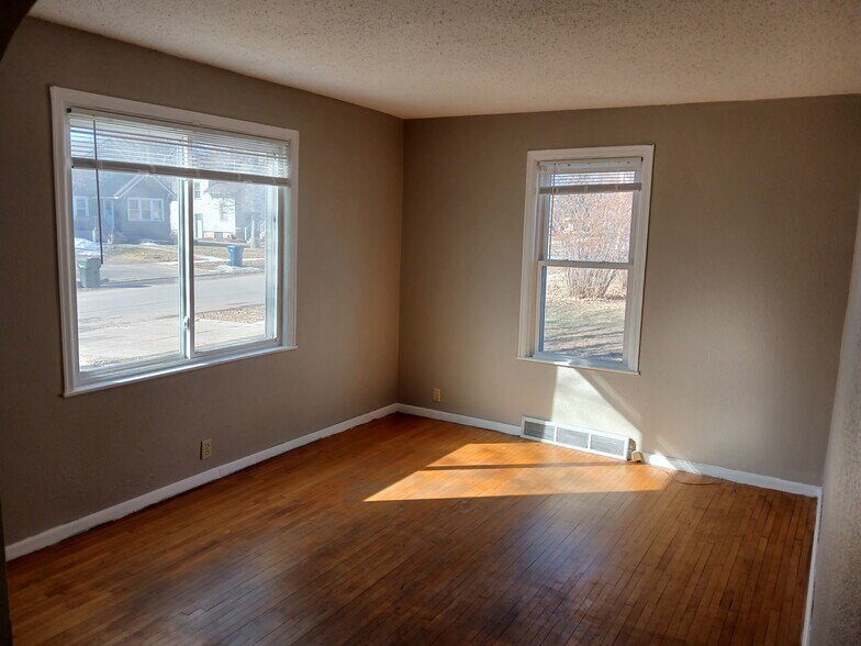 Building Photo - 612 W Laurel St