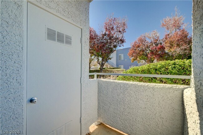 Building Photo - 2201 Ramsgate Dr