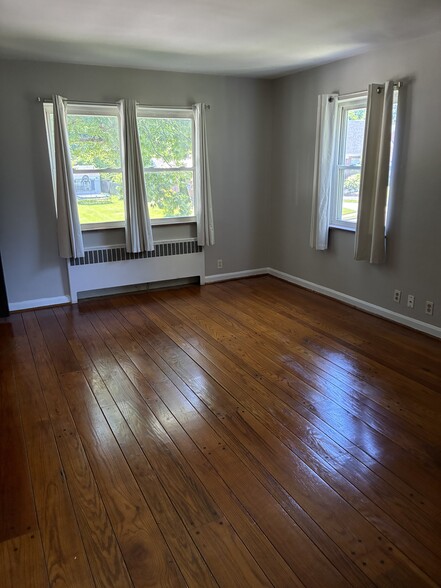 Building Photo - 40 Pleasant Ridge Ave