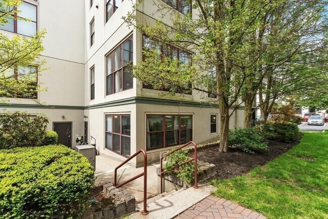 Building Photo - 87 Brookside Ave