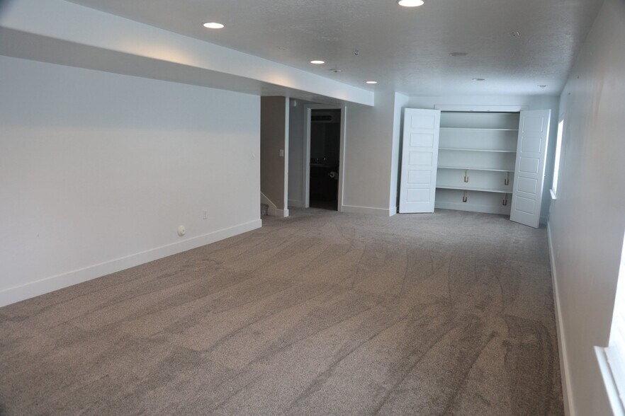 Building Photo - 7569 N Evans Rnch Dr