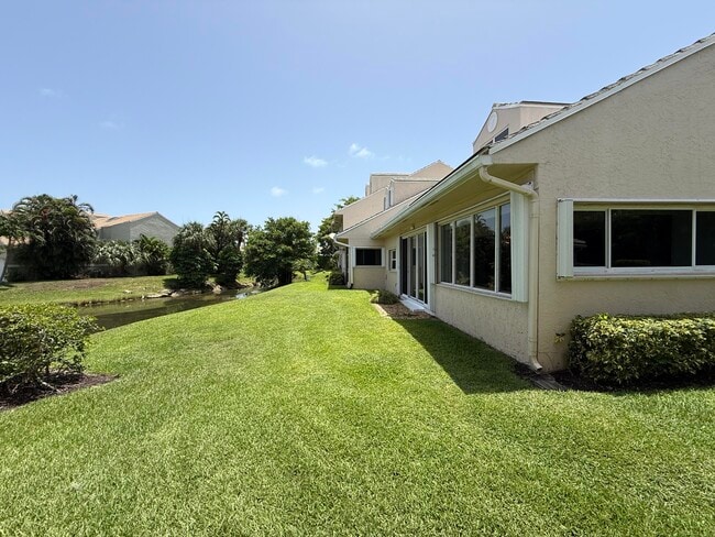 Building Photo - 225 N Lakeshore Dr
