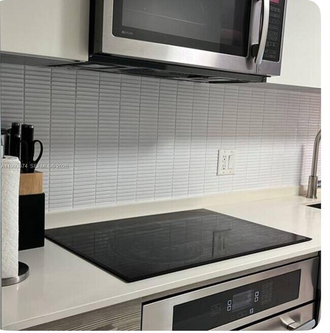 Building Photo - 1300 Brickell Bay Dr