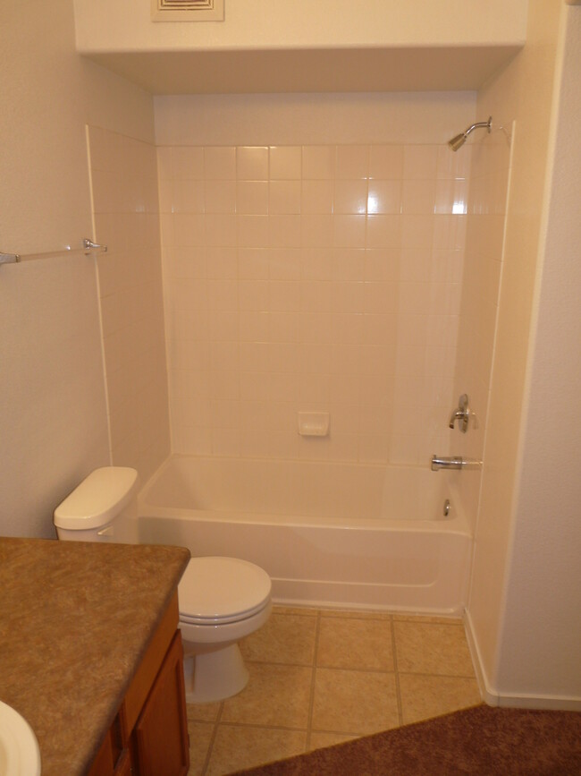 Building Photo - SOUTHWEST 2 BEDROOM, 2 BATH CONDO IN GATED...