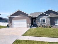 Building Photo - Luxury Townhome